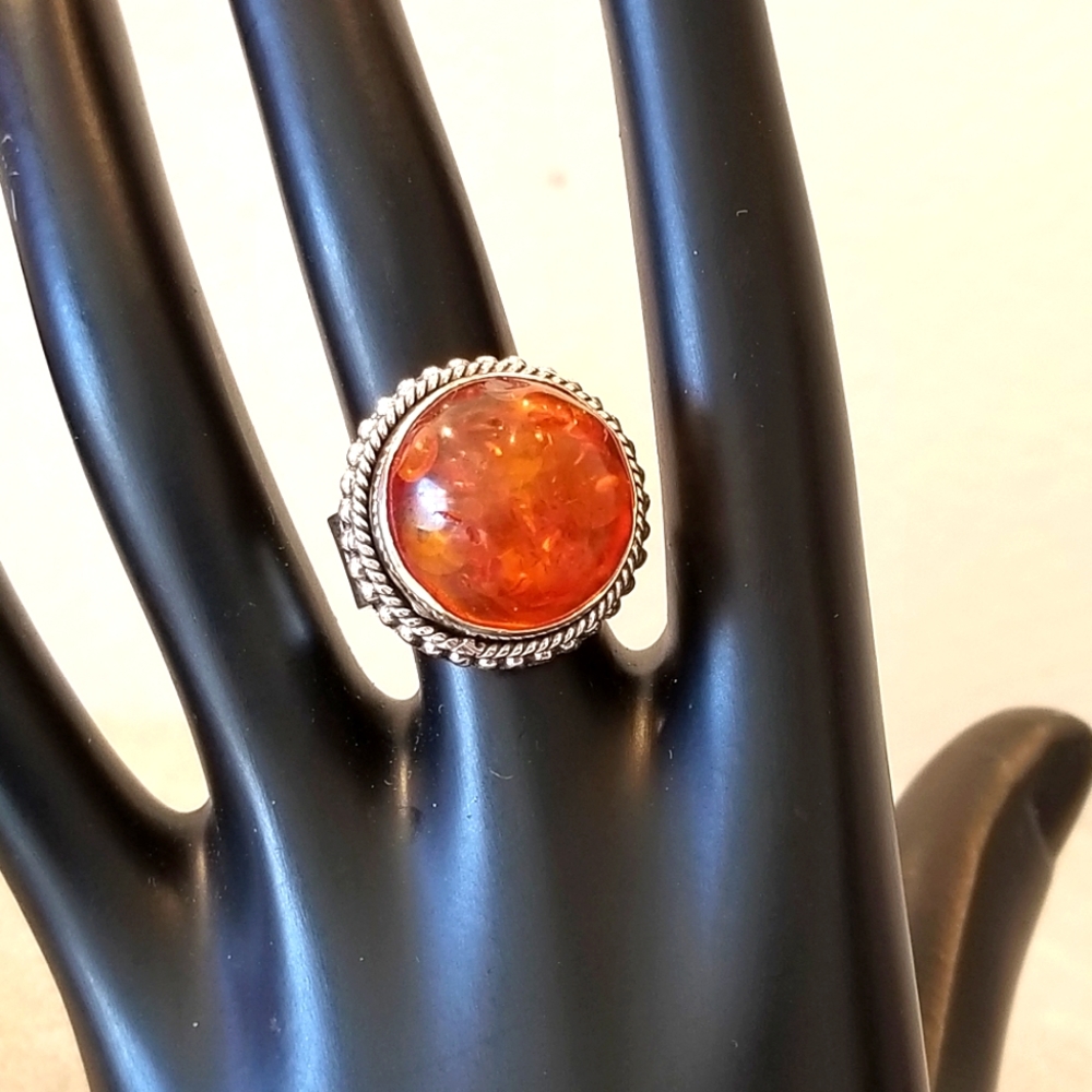 BEAUTIFUL RING NWOT